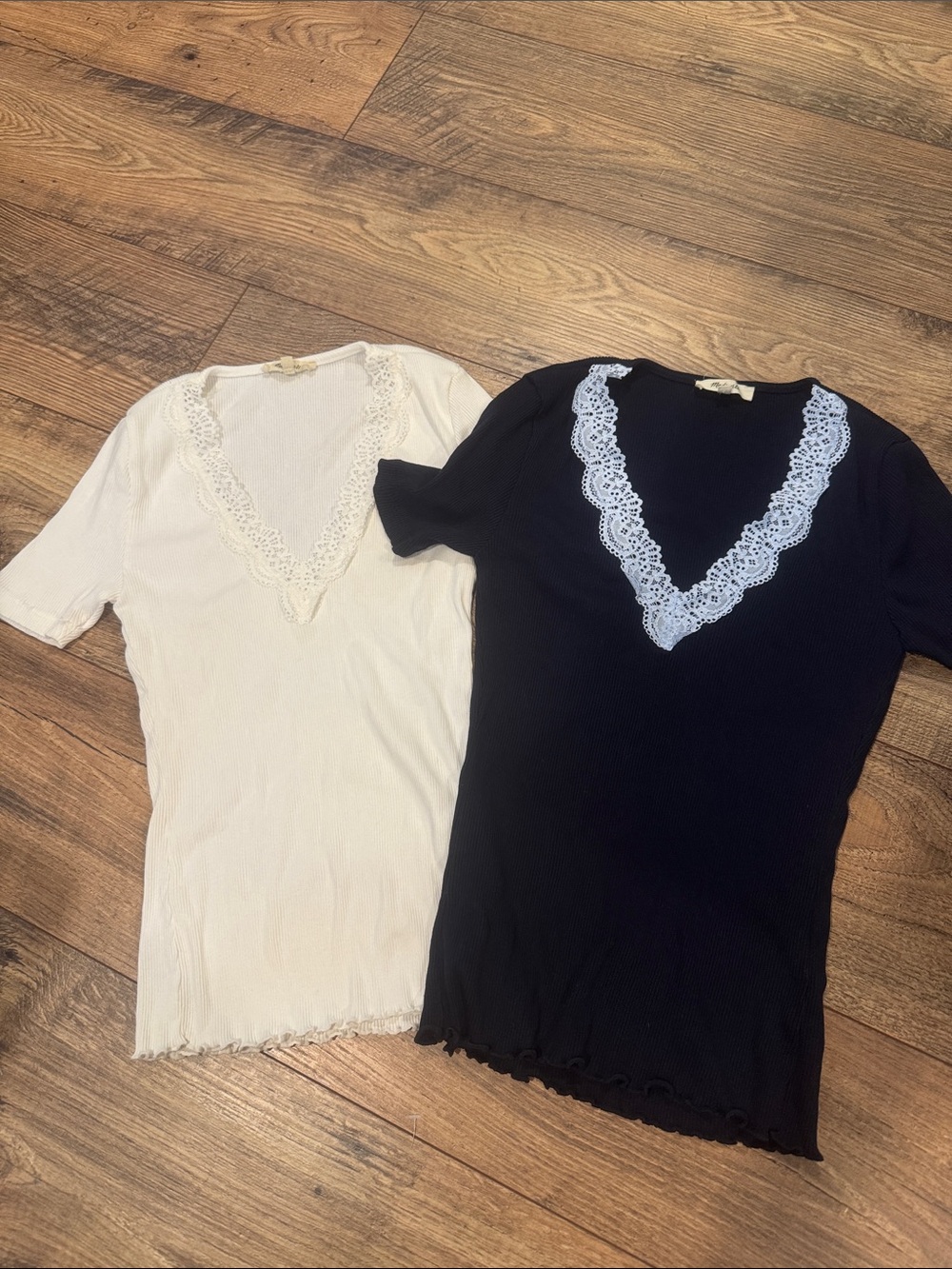 2 Madewell v neck tank shirts M